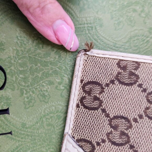 Gucci Britt GG Logo Compact Wallet - Picture 13 of 16